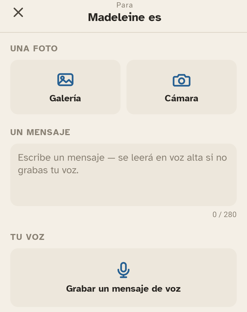 La pantalla de envío de Ally Companion: la elección de la foto, el campo del mensaje, y el botón para grabar la voz.